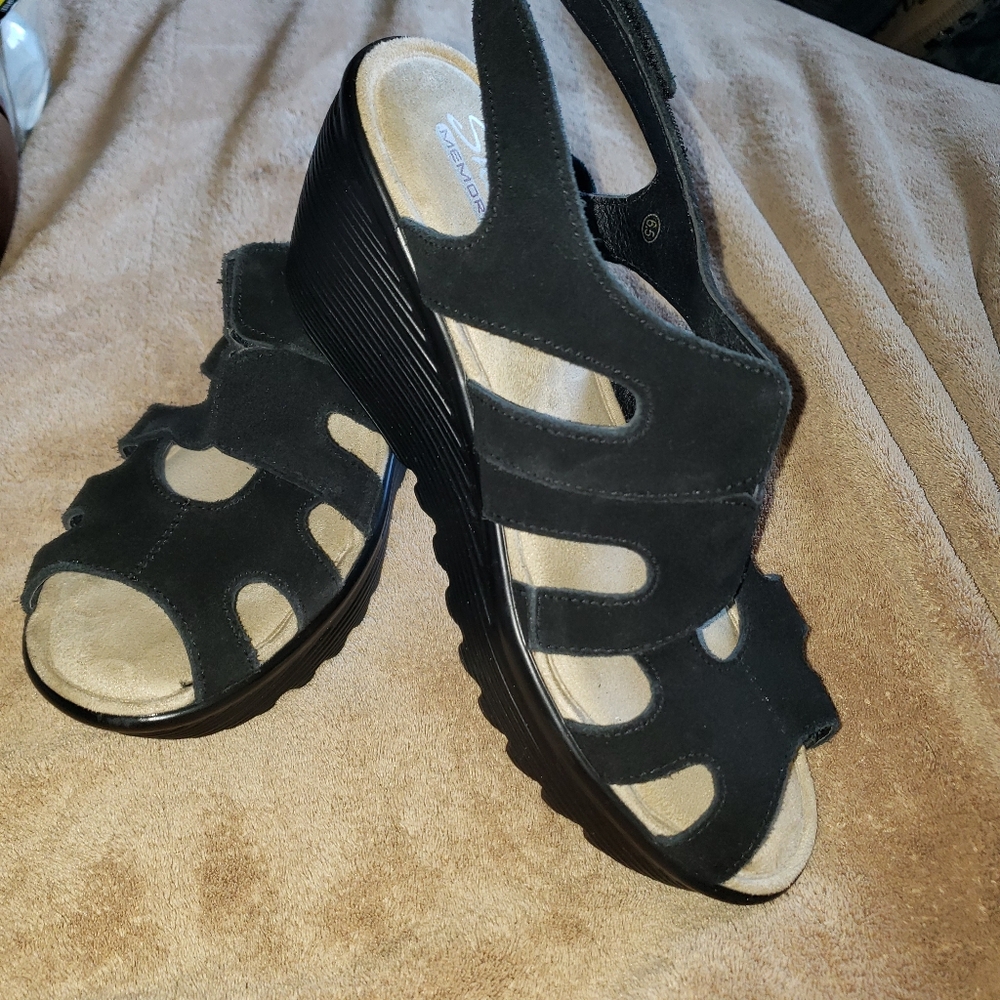 Skechers | Black Sandals